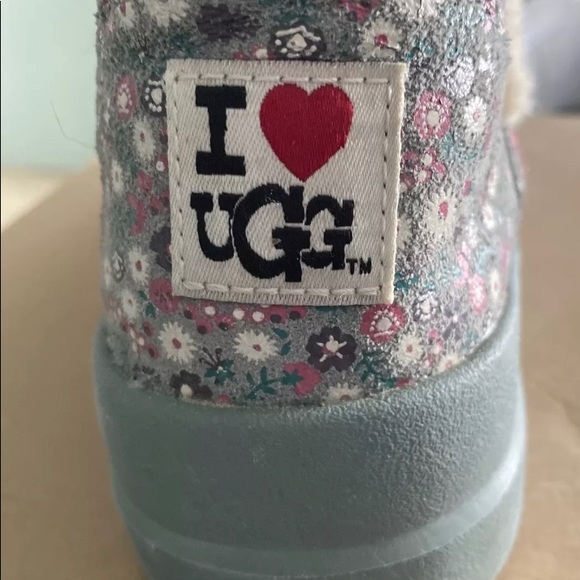 I Love Ugg  boots size 7 New In Box Kisses Mini With Circle Flowers And Side Zip - Picture 2 of 5